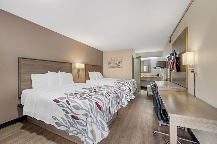 ADA Accessible Superior 1 Queen Bed (9 of 16)