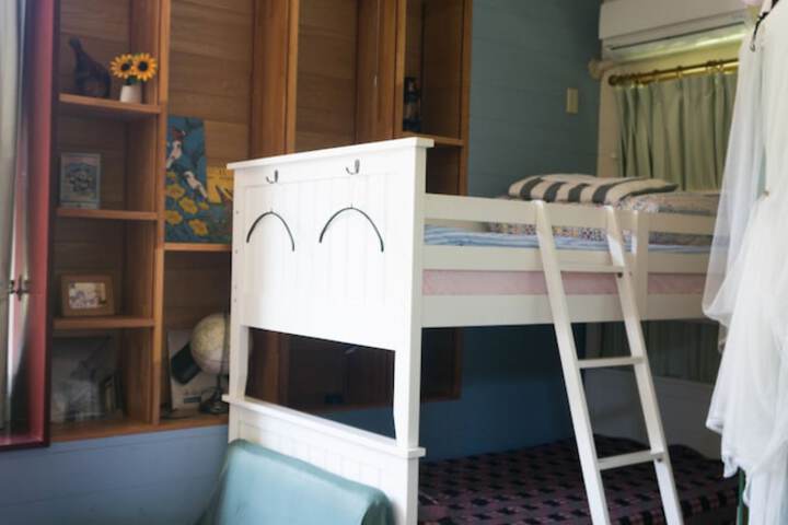 Room 12 of 17