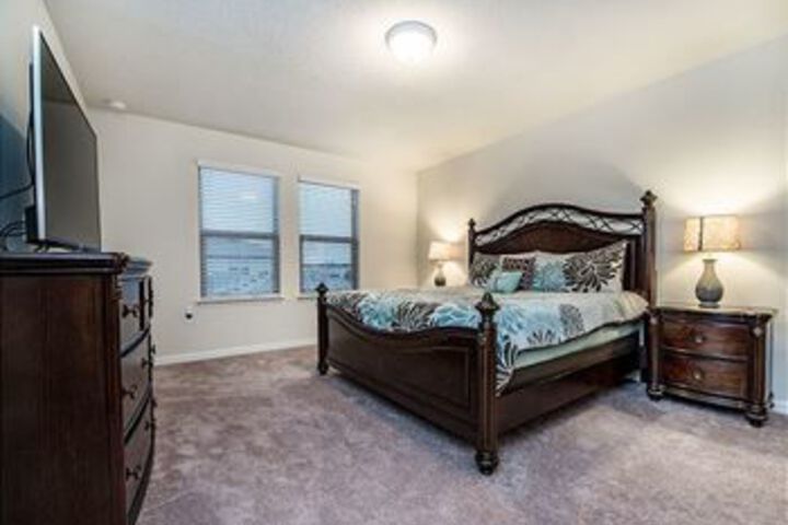 Room 5 of 12