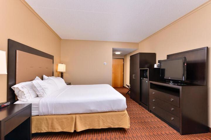 1 King Bed (13 of 21)