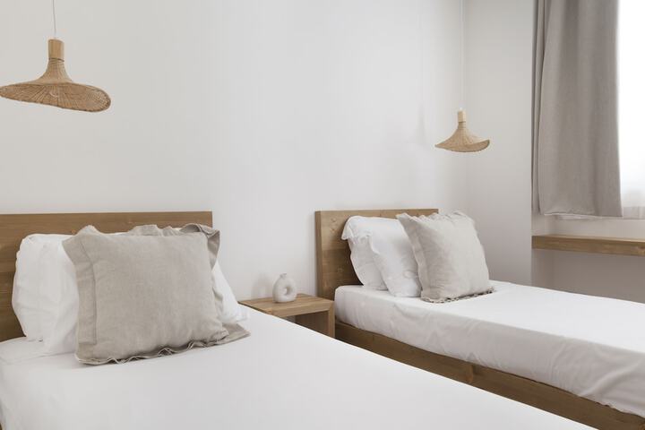 Room 6 of 235