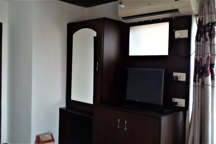 Room 11 of 120