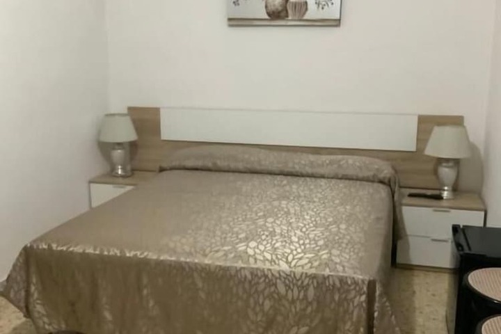 Room 8 of 38