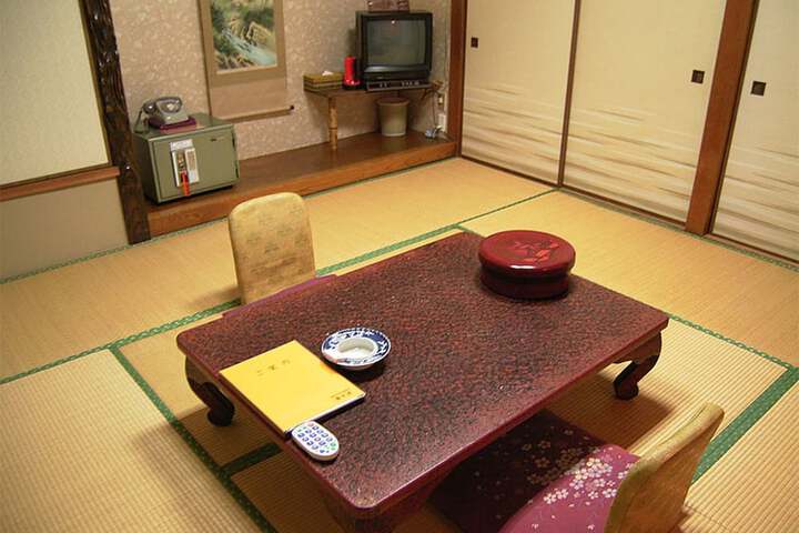 Room 6 of 51
