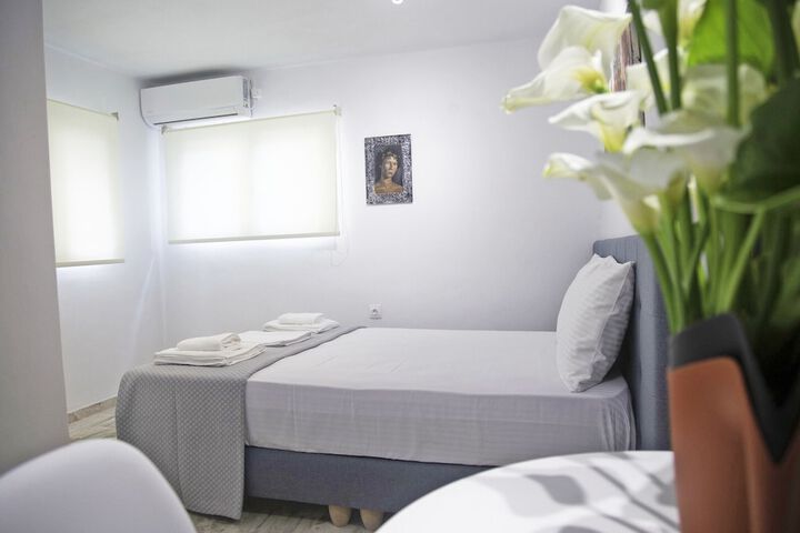 Room 6 of 19