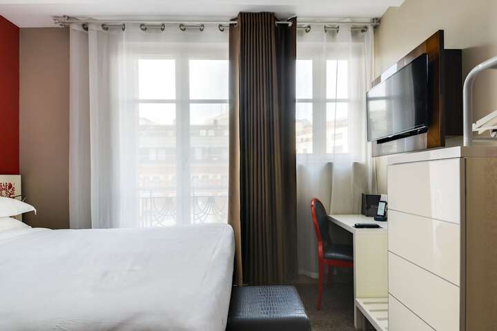 Room 11 of 42