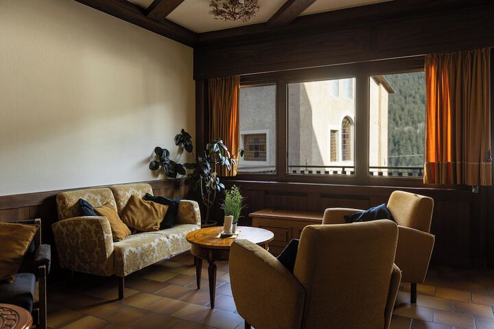 Lounge 89 of 110