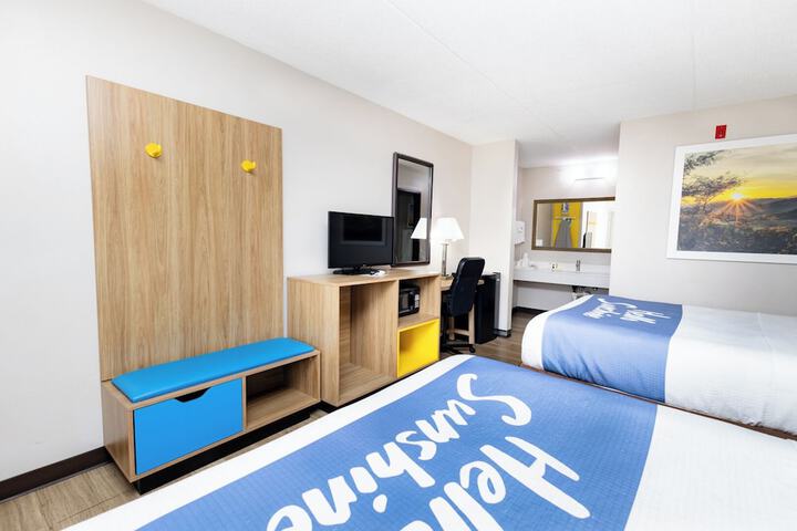 2 Queen Beds (4 of 12)
