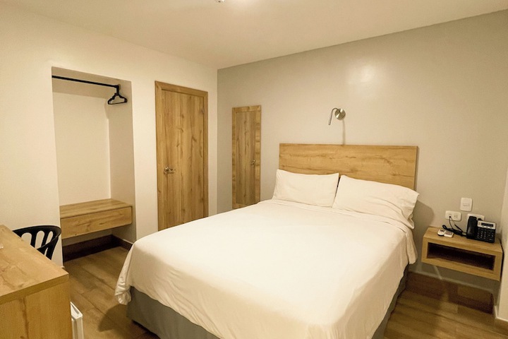 Room 16 of 41