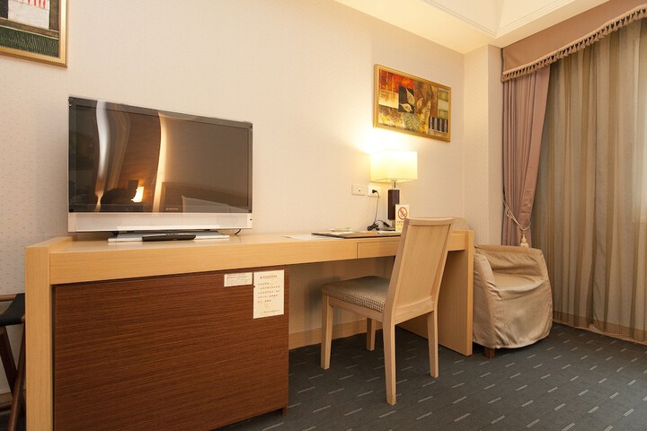 Room 30 of 90