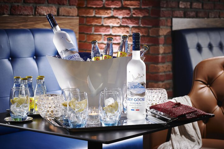 Lounge 74 of 85