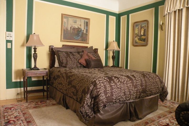 Room 6 of 32