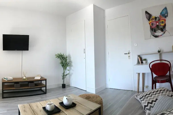 Room 5 of 10