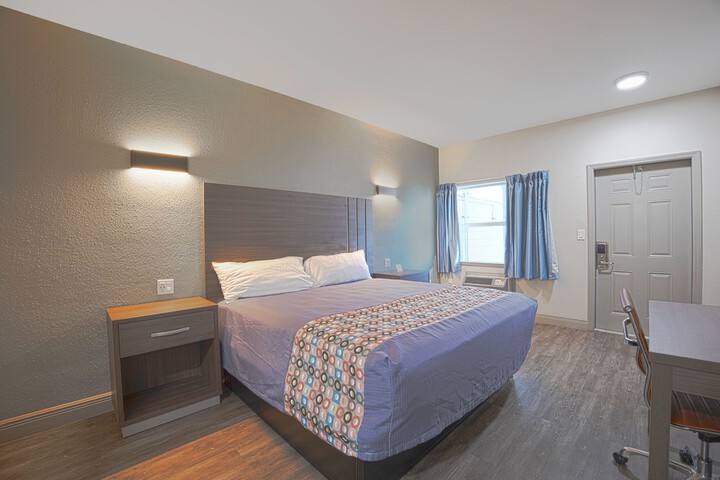 1 King Bed with Kitchenette (24 of 68)