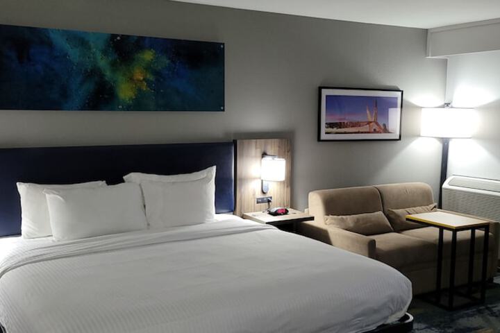 1 King Bed Accessible (4 of 45)