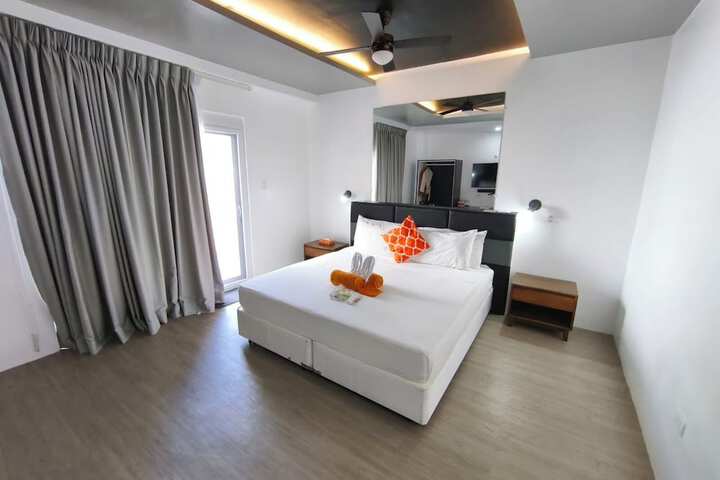 Room 146 of 403