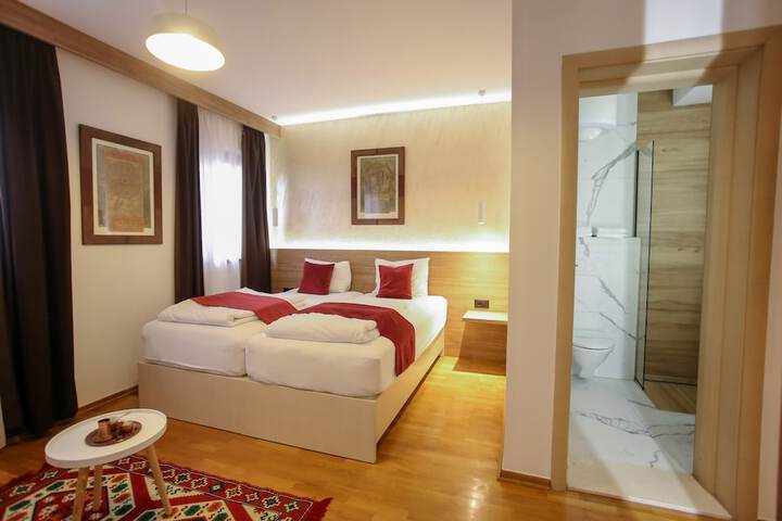 Room 8 of 70