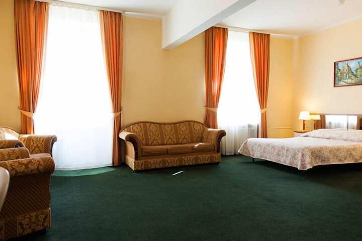 Room 9 of 118
