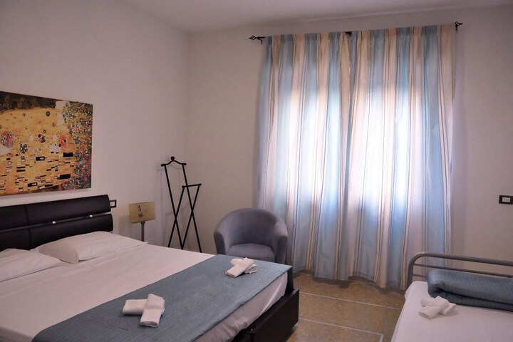 Room 25 of 64