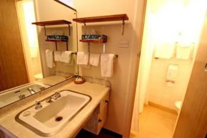 Room 3 of 7
