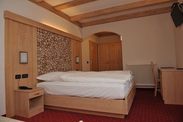 Room 6 of 36