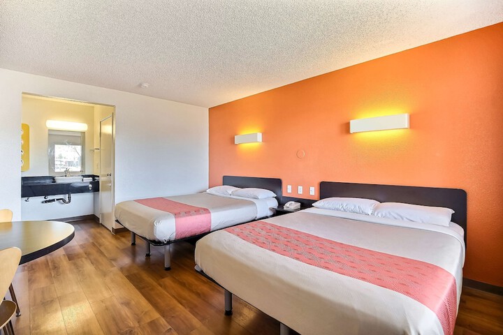 Executive 2 Queen Beds (1 of 6)
