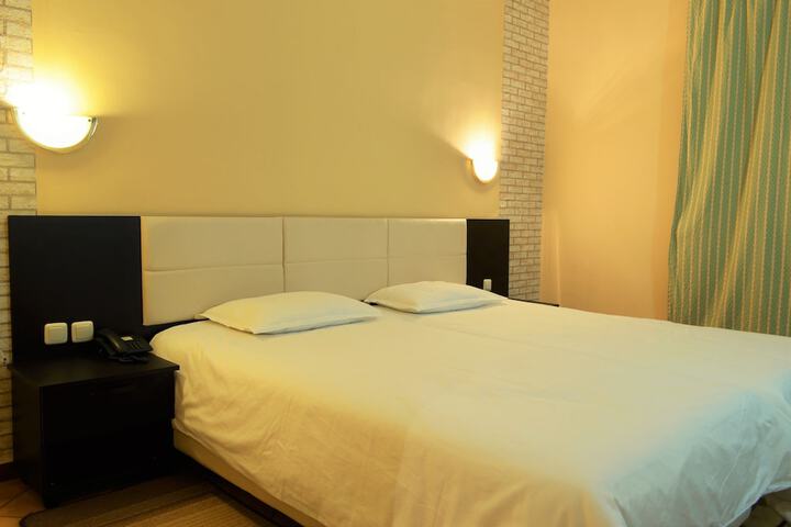 Room 6 of 37