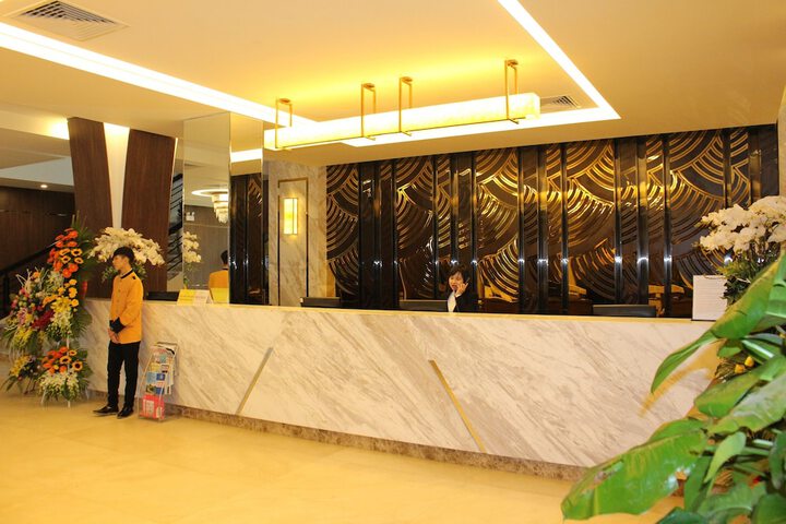 Check-in/check-out kiosk