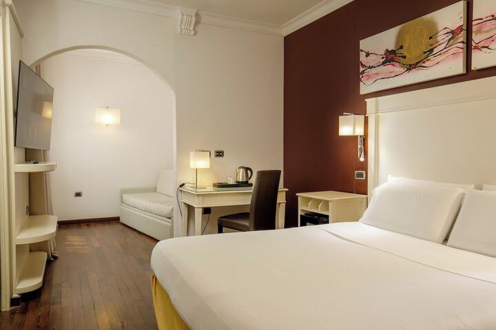 Room 46 of 185