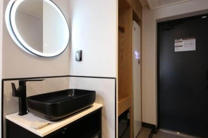 Room 41 of 67
