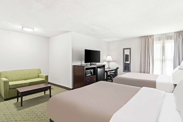 2 Queen Beds (3 of 11)