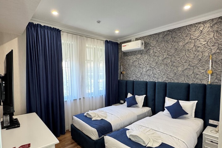 Room 4 of 22