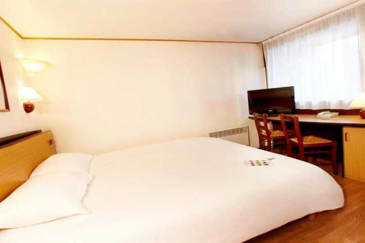 Room 7 of 28