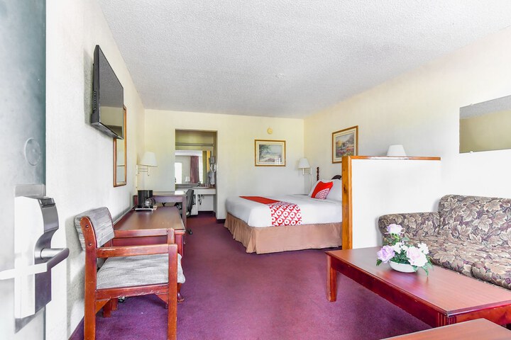 1 King Bed (8 of 8)