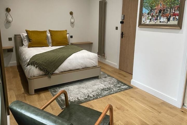 Room 4 of 10
