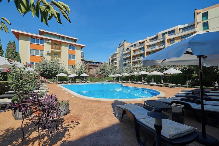 Pools & Facilities