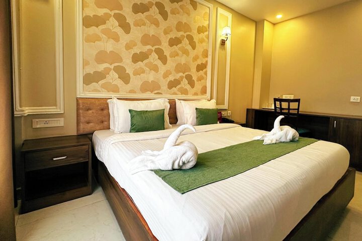 Room 4 of 37