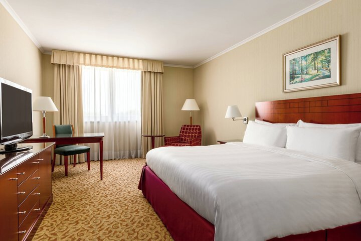 Room 10 of 76