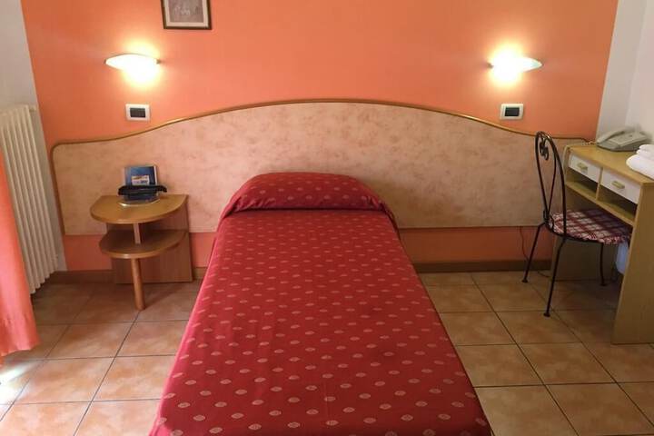 Room 8 of 50