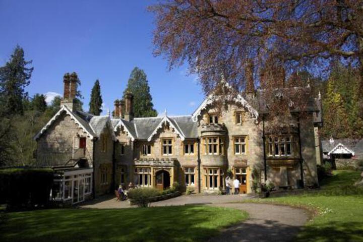 DEAN VALLEY MANOR