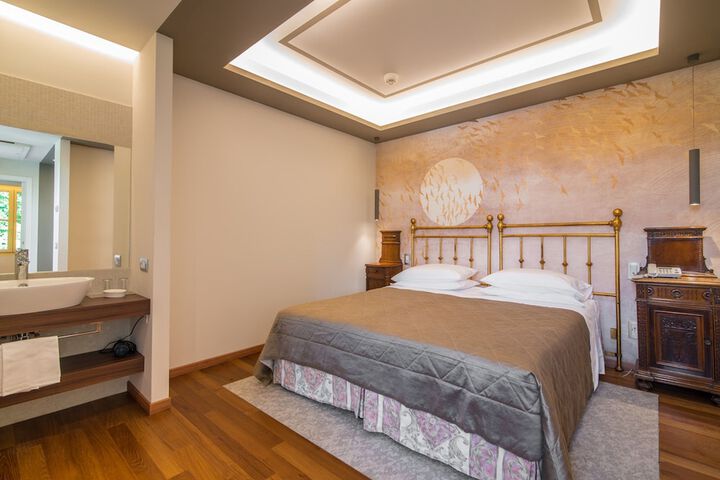 Room 42 of 173