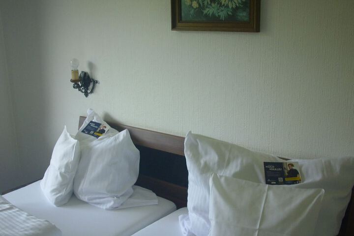 Room 8 of 38