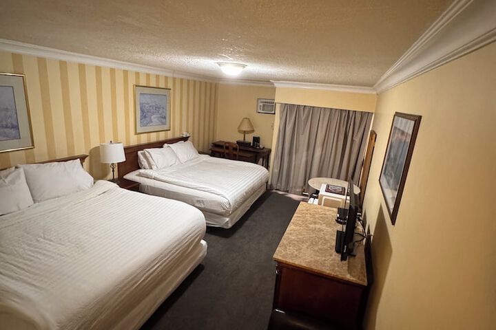 Room 42 of 77