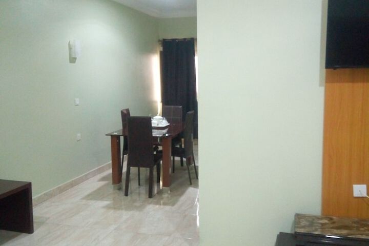 Room 7 of 10