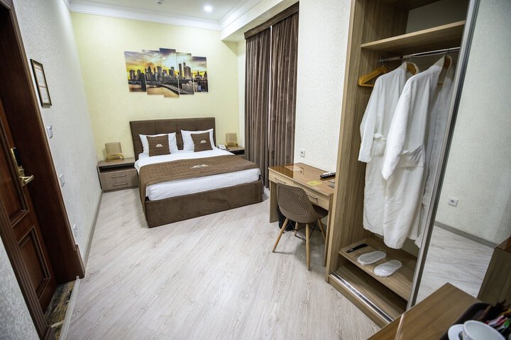Room 29 of 82