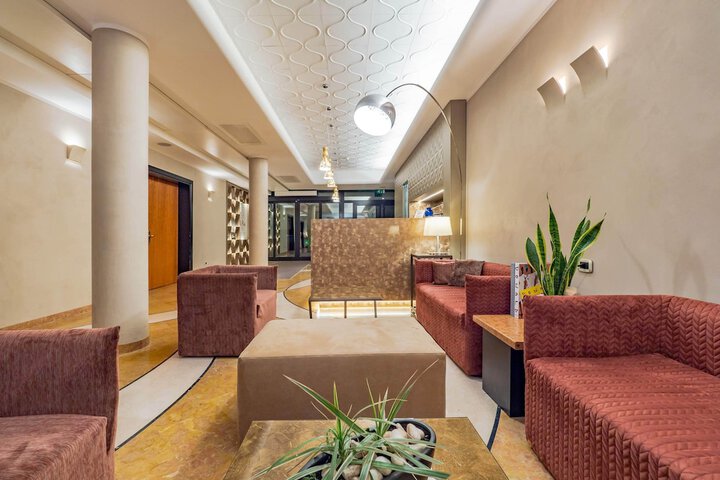 Entrance & Lobby