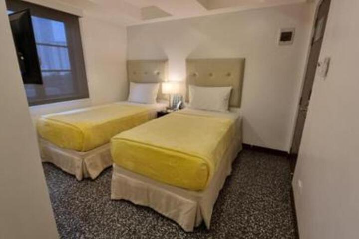 Room 22 of 49