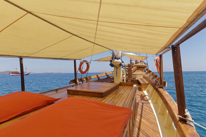 Sundeck 28 of 28