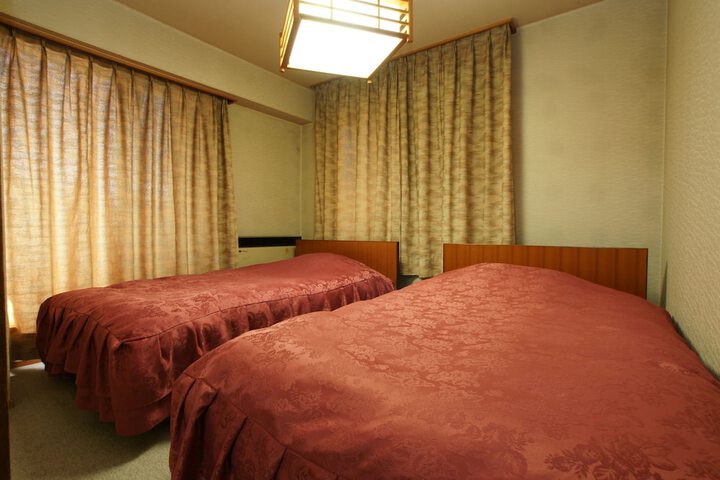Room 9 of 25