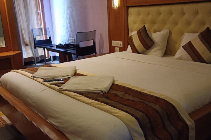 Room 3 of 16